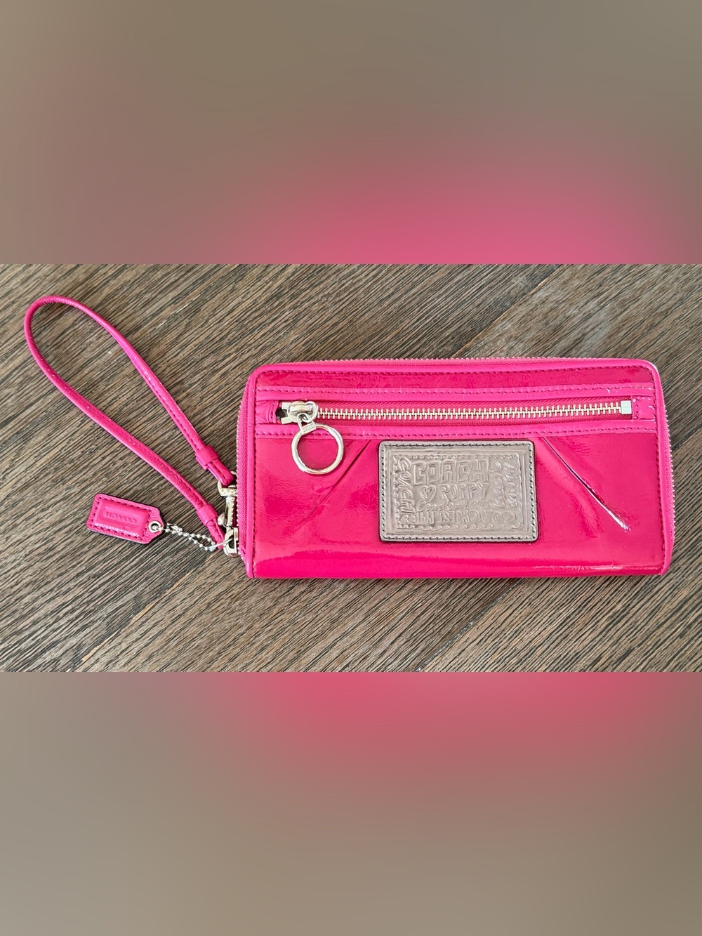 Coach Poppy Hot Pink Patent Leather Zippy Wristlet Wallet Large Very Good Y2K